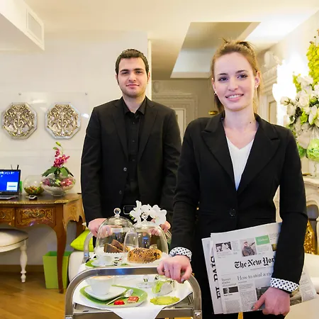 Domus Spagna Capo Le Luxury Apartment Rome